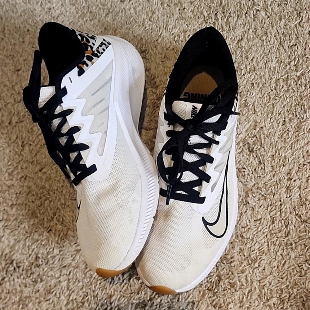 Womens Nike size 7.5 running shoes